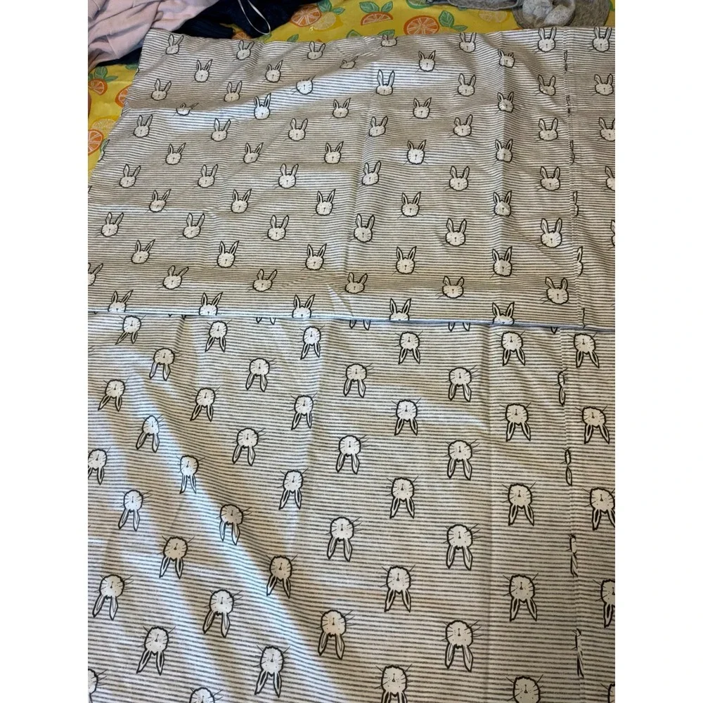 Aeropostale Pillowcase Set Unisex Standard Grey White Bunny Rabbit Pinstripe